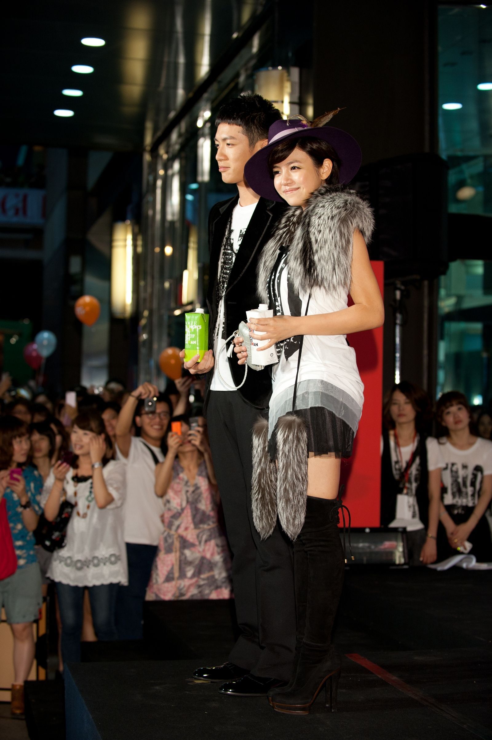 Taiwan model global shopping night